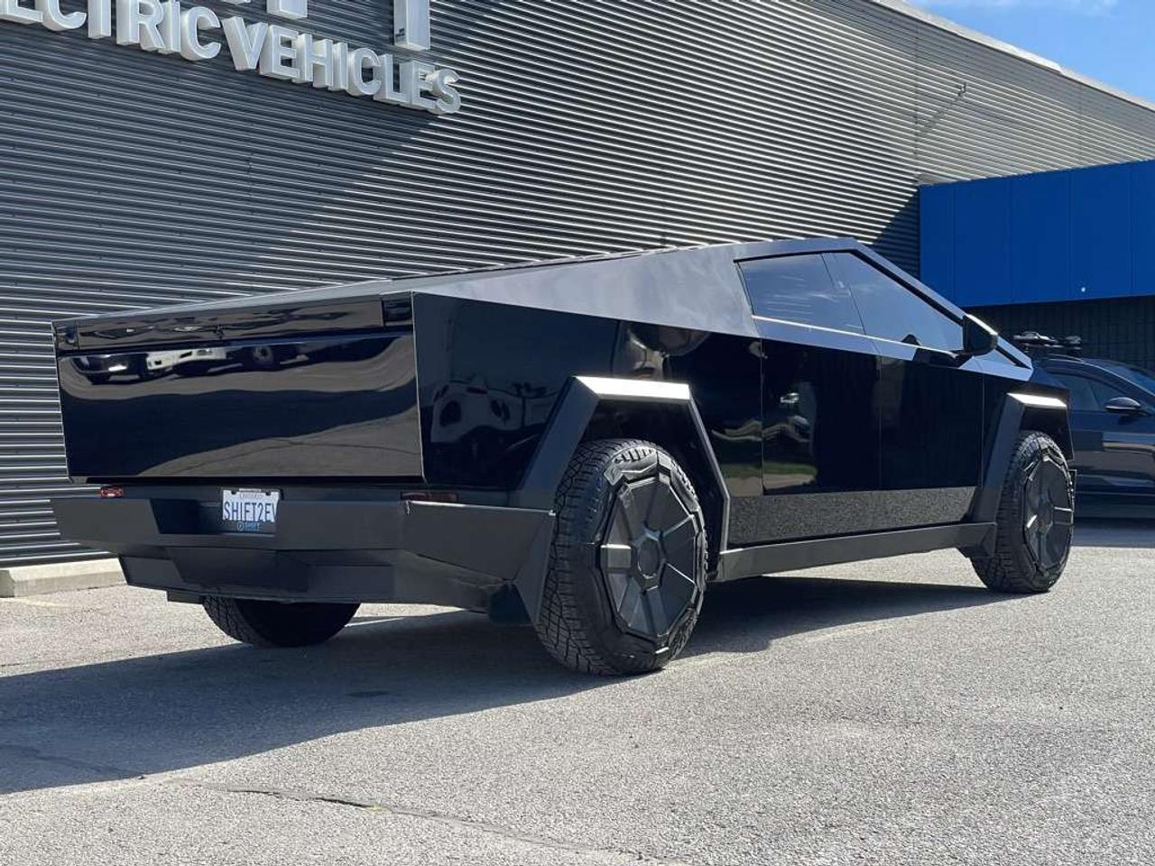2024 Tesla Cybertruck FOUNDATION   1 Owner   Clean!   Beautiful Wrap! Photo