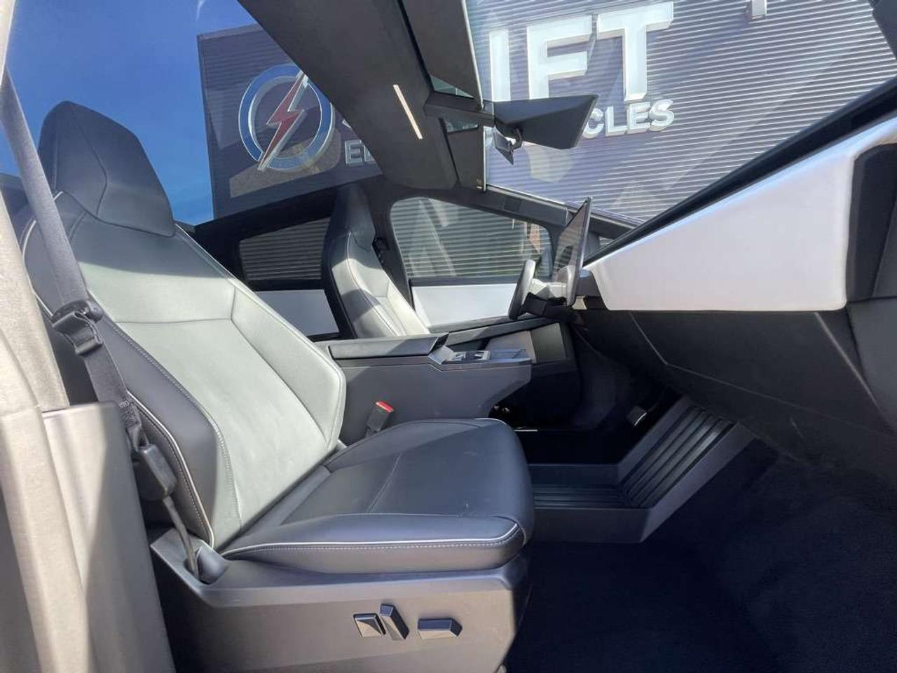 2024 Tesla Cybertruck FOUNDATION   1 Owner   Clean!   Beautiful Wrap! Photo