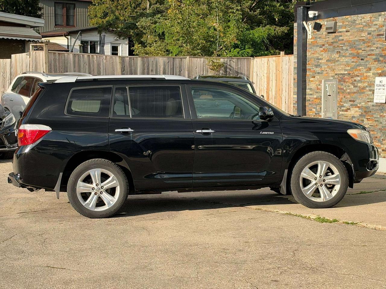 2009 Toyota Highlander Limited 4WD – Clean CarFax   Low Mileage   2 Keys Photo3