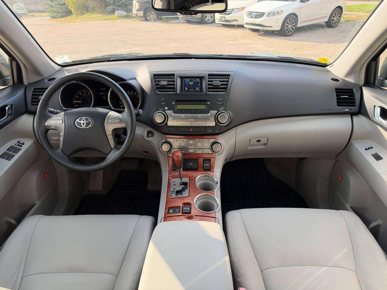 2009 Toyota Highlander Limited 4WD – Clean CarFax   Low Mileage   2 Keys Photo