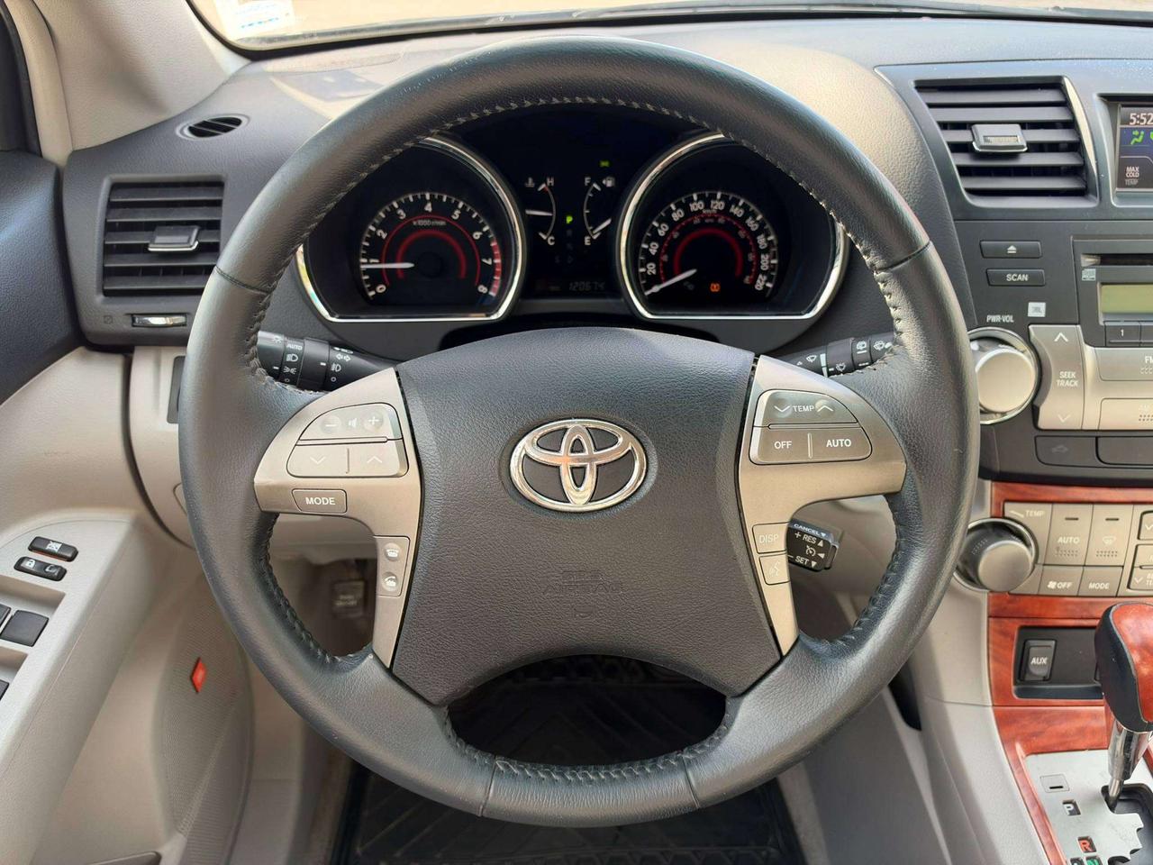 2009 Toyota Highlander Limited 4WD – Clean CarFax   Low Mileage   2 Keys Photo