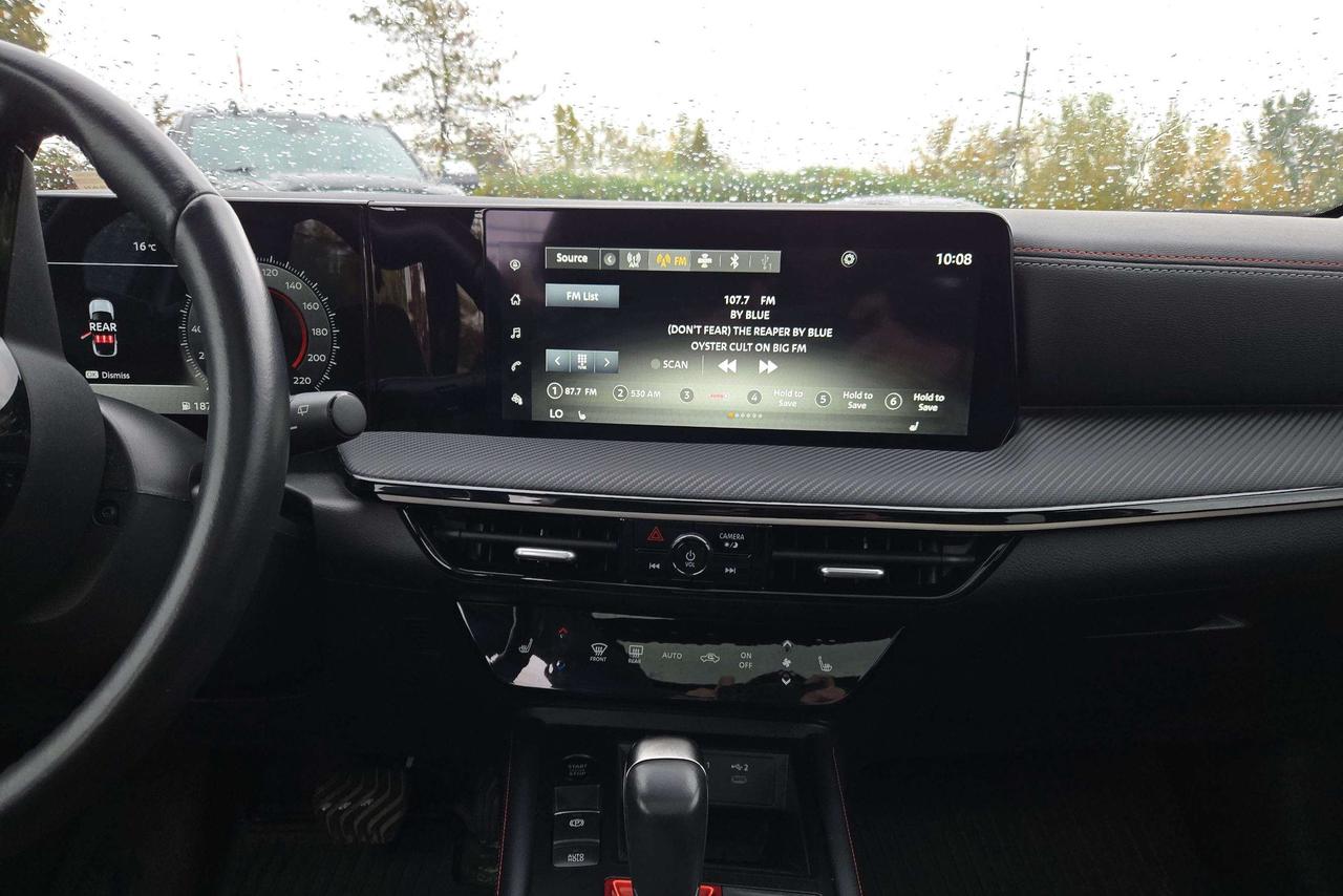 2025 Nissan Kicks SR WHEEL PACKAGE Photo