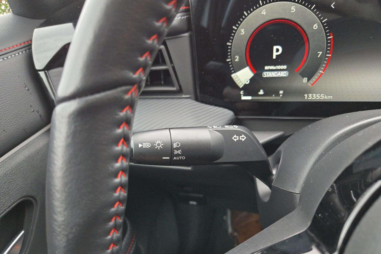 2025 Nissan Kicks SR WHEEL PACKAGE Photo