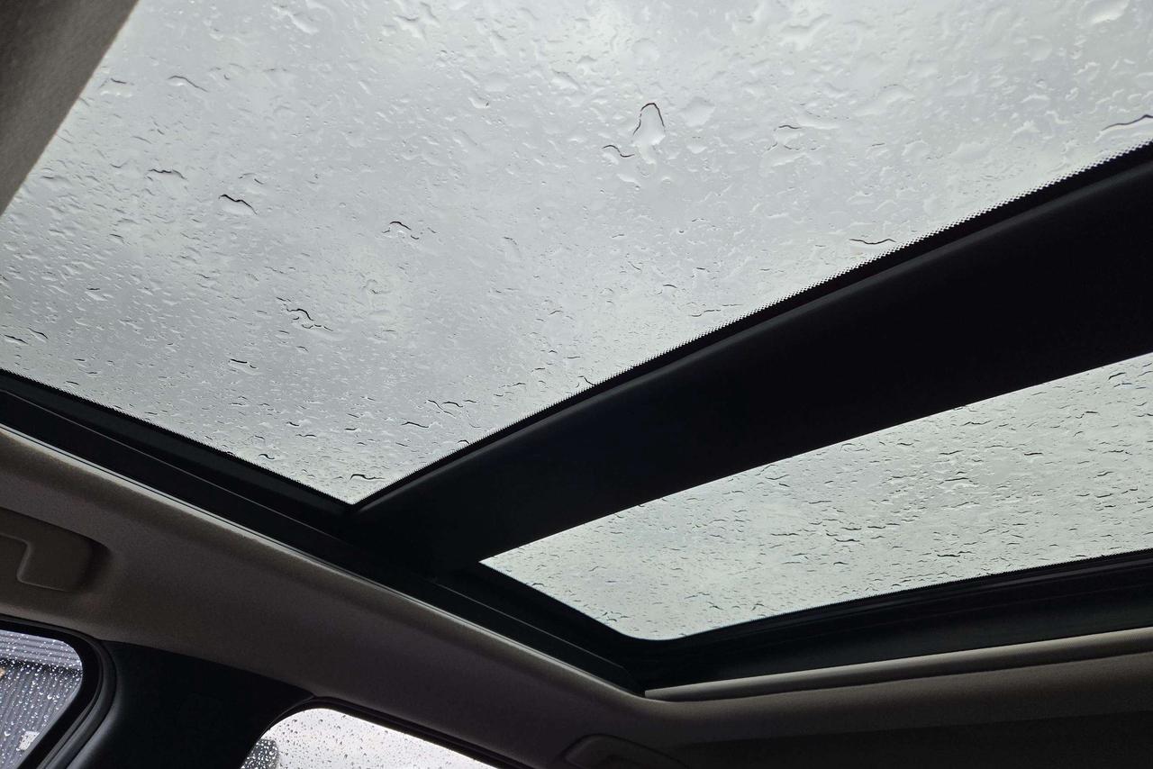 2025 Nissan Kicks SR WHEEL PACKAGE Photo