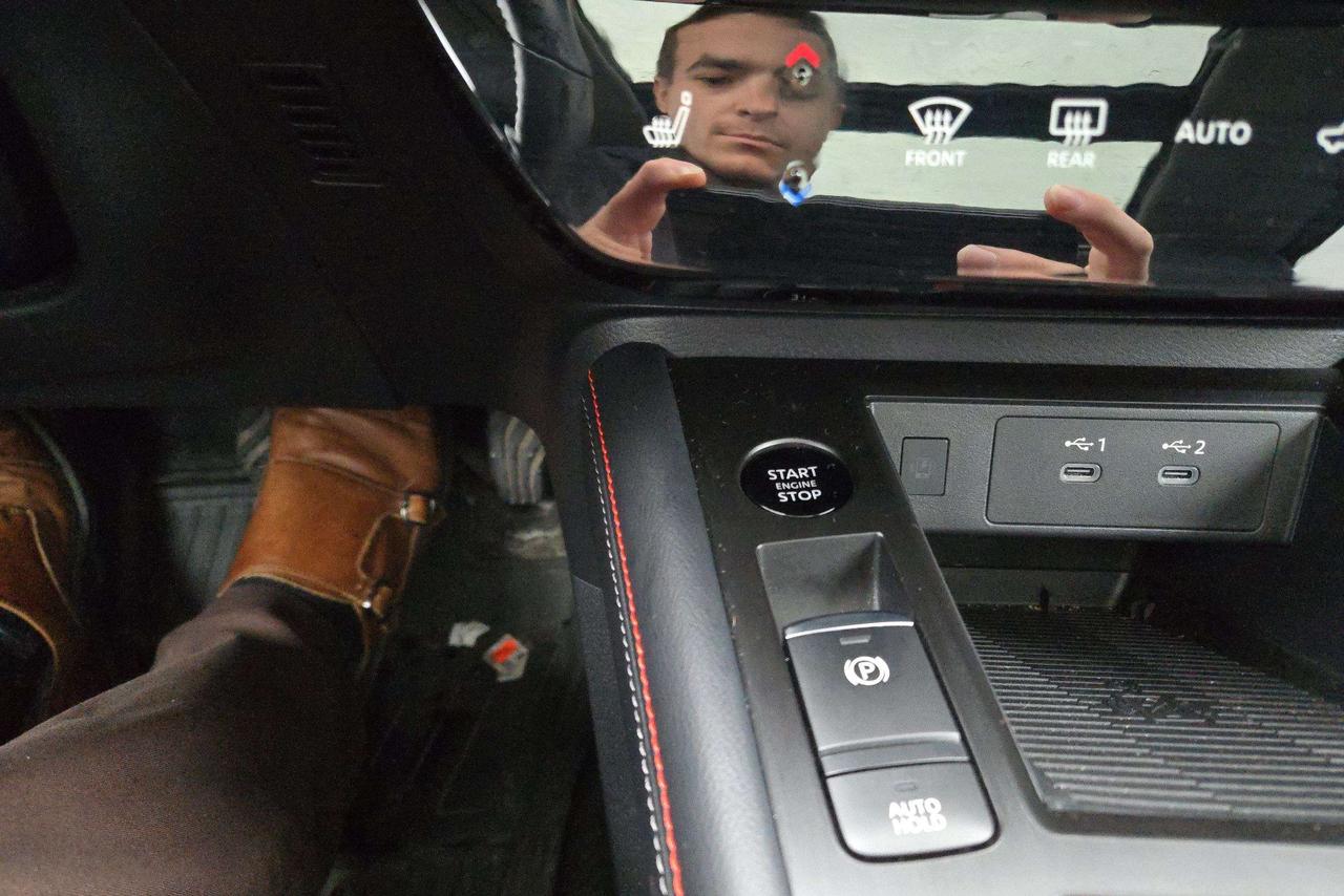 2025 Nissan Kicks SR WHEEL PACKAGE Photo