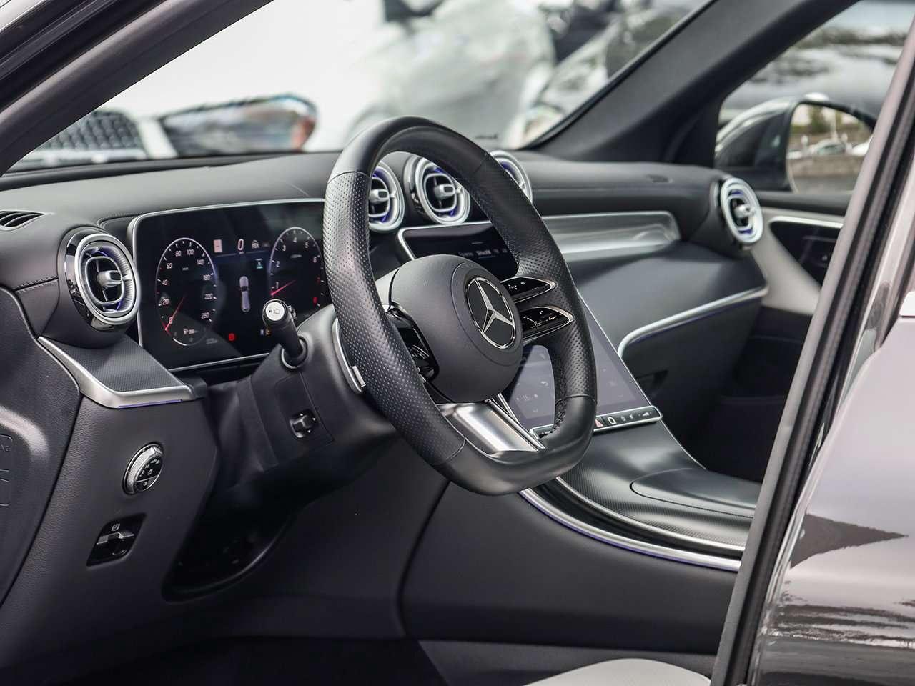 2025 Mercedes-Benz GLC GLC 300 Photo