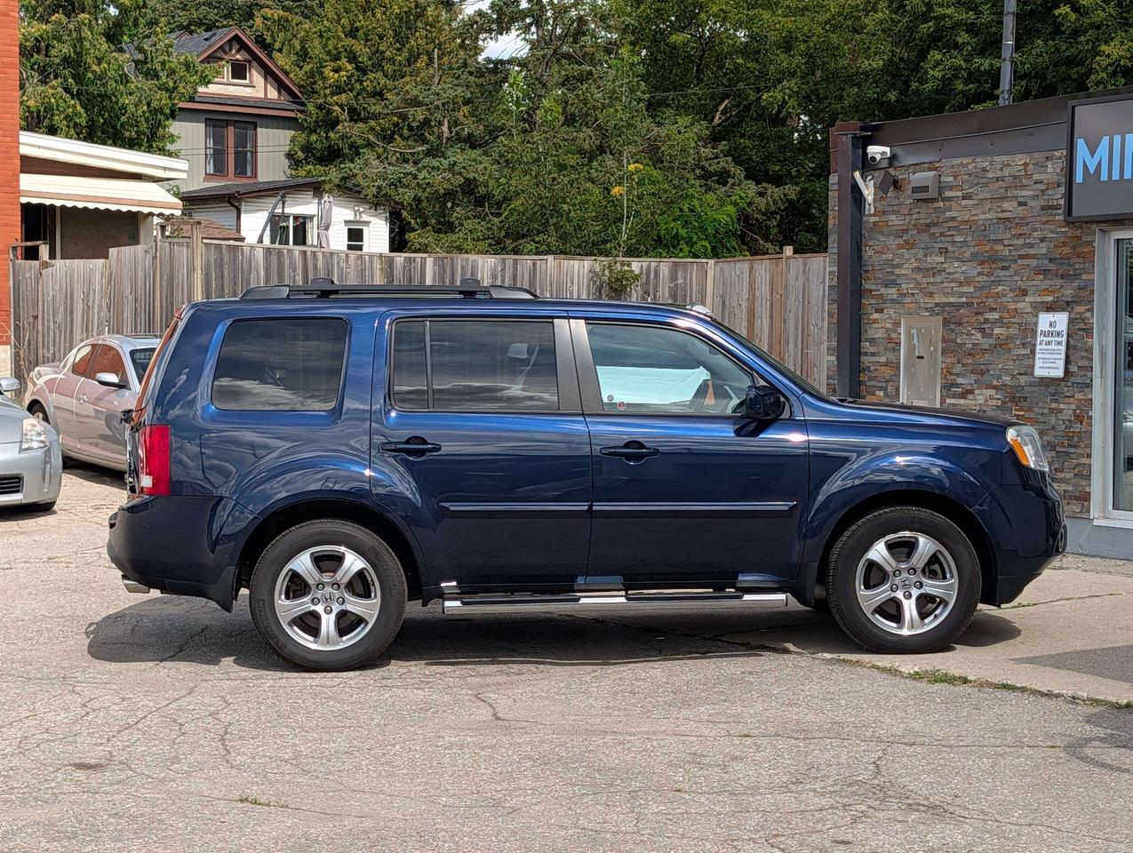 2014 Honda Pilot One Owner   27 Service Records   8 Passenger Photo