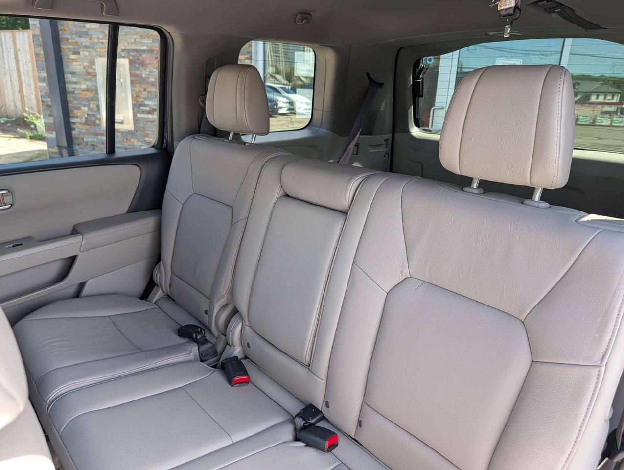 2014 Honda Pilot One Owner   27 Service Records   8 Passenger Photo