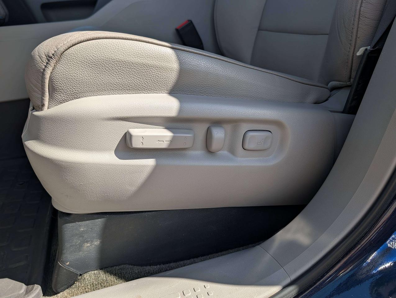 2014 Honda Pilot One Owner   27 Service Records   8 Passenger Photo