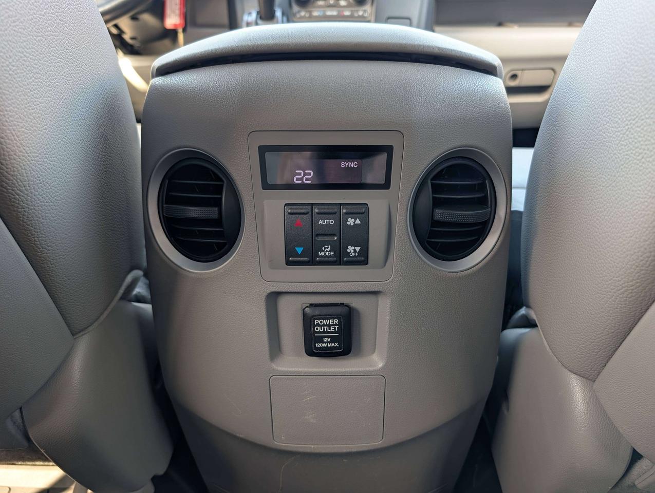 2014 Honda Pilot One Owner   27 Service Records   8 Passenger Photo
