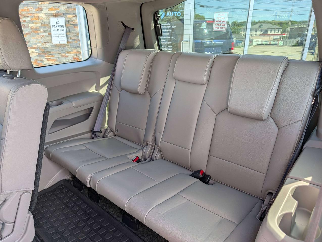 2014 Honda Pilot One Owner   27 Service Records   8 Passenger Photo
