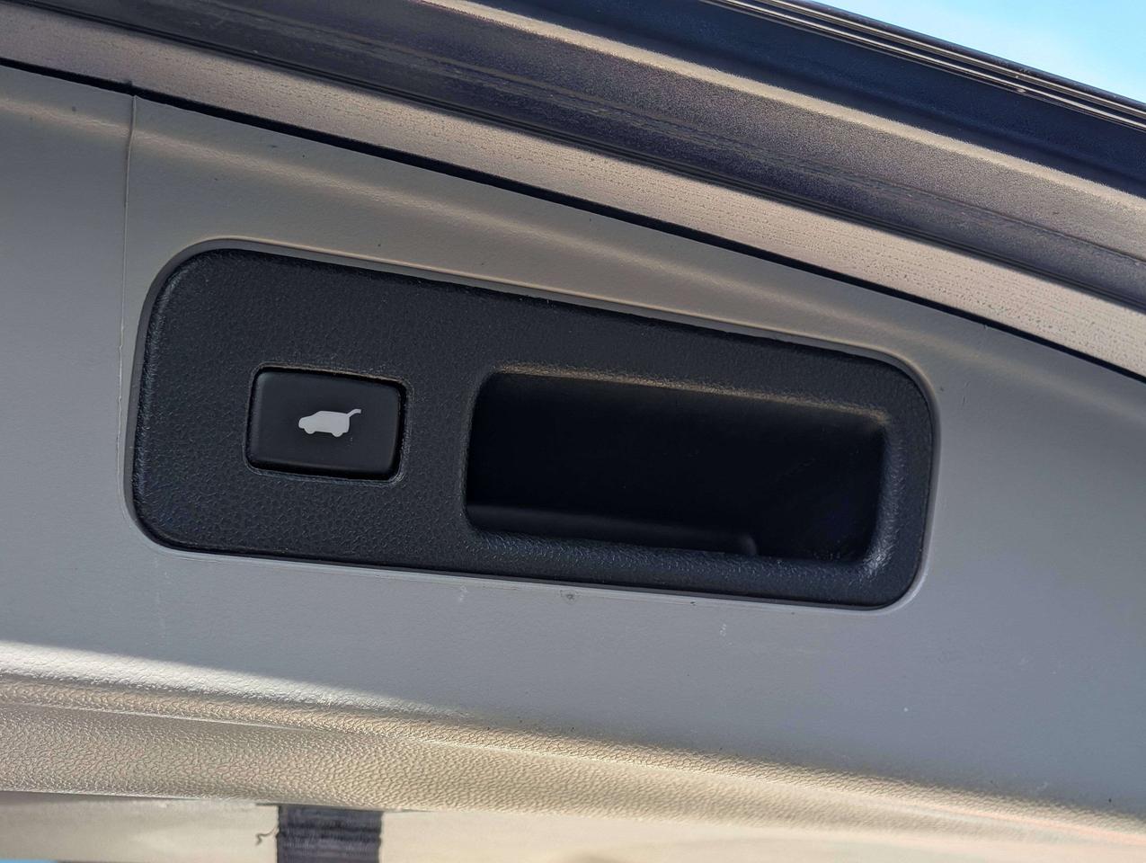 2014 Honda Pilot One Owner   27 Service Records   8 Passenger Photo