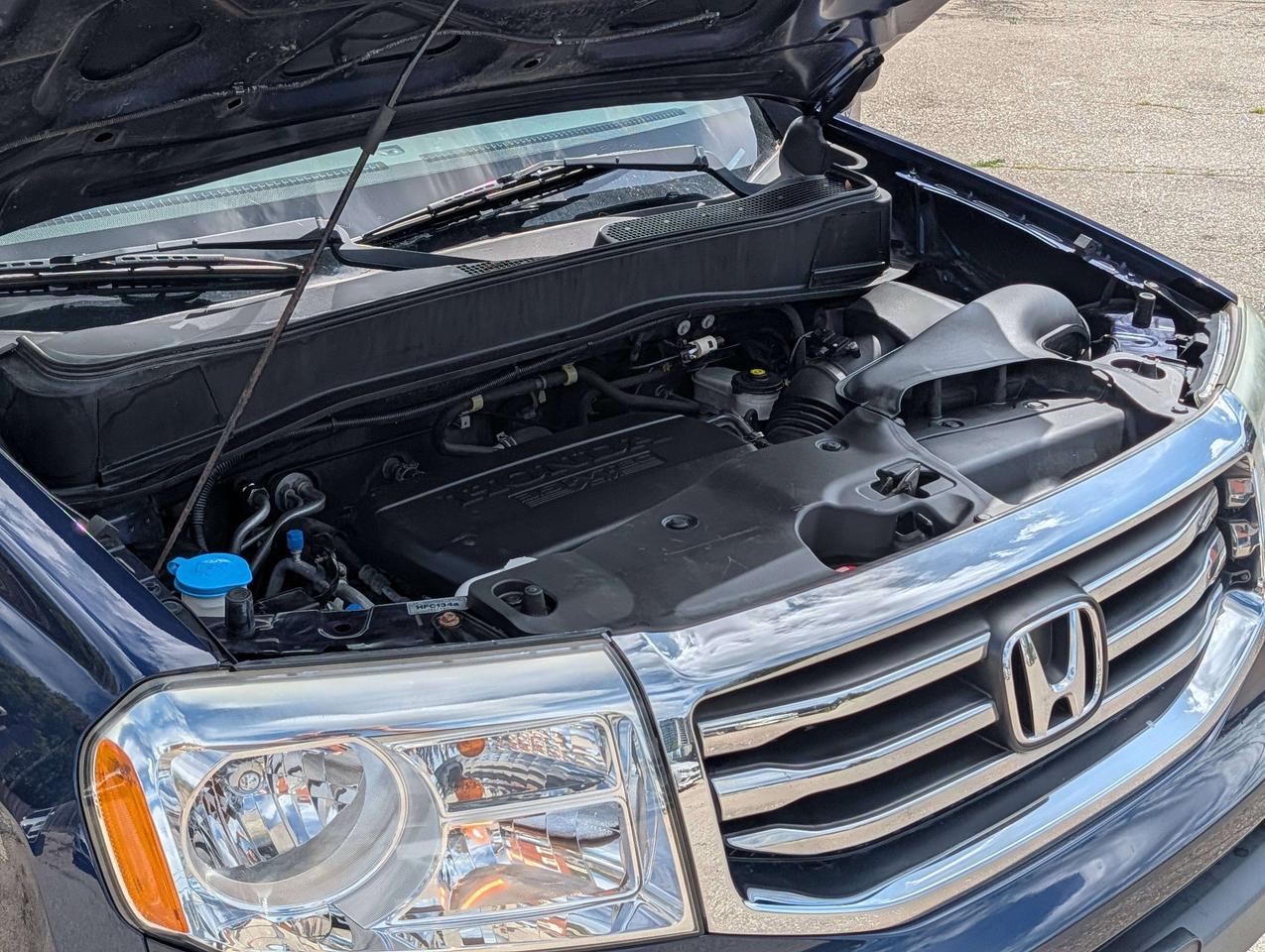 2014 Honda Pilot One Owner   27 Service Records   8 Passenger Photo