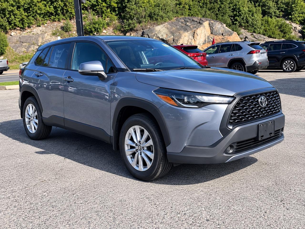 2022 Toyota Corolla Cross LE Photo