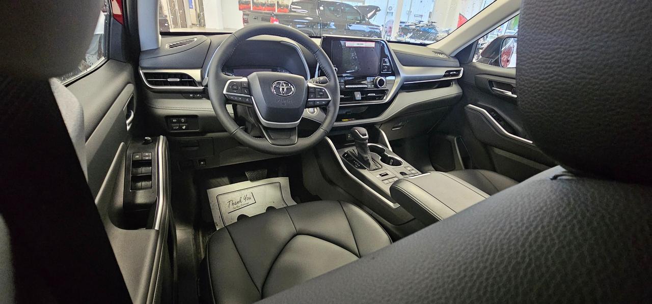 2026 Toyota Highlander XLE 4dr All-wheel Drive Photo