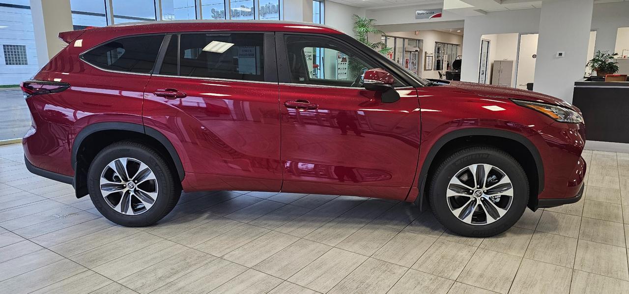 2026 Toyota Highlander XLE 4dr All-wheel Drive Photo