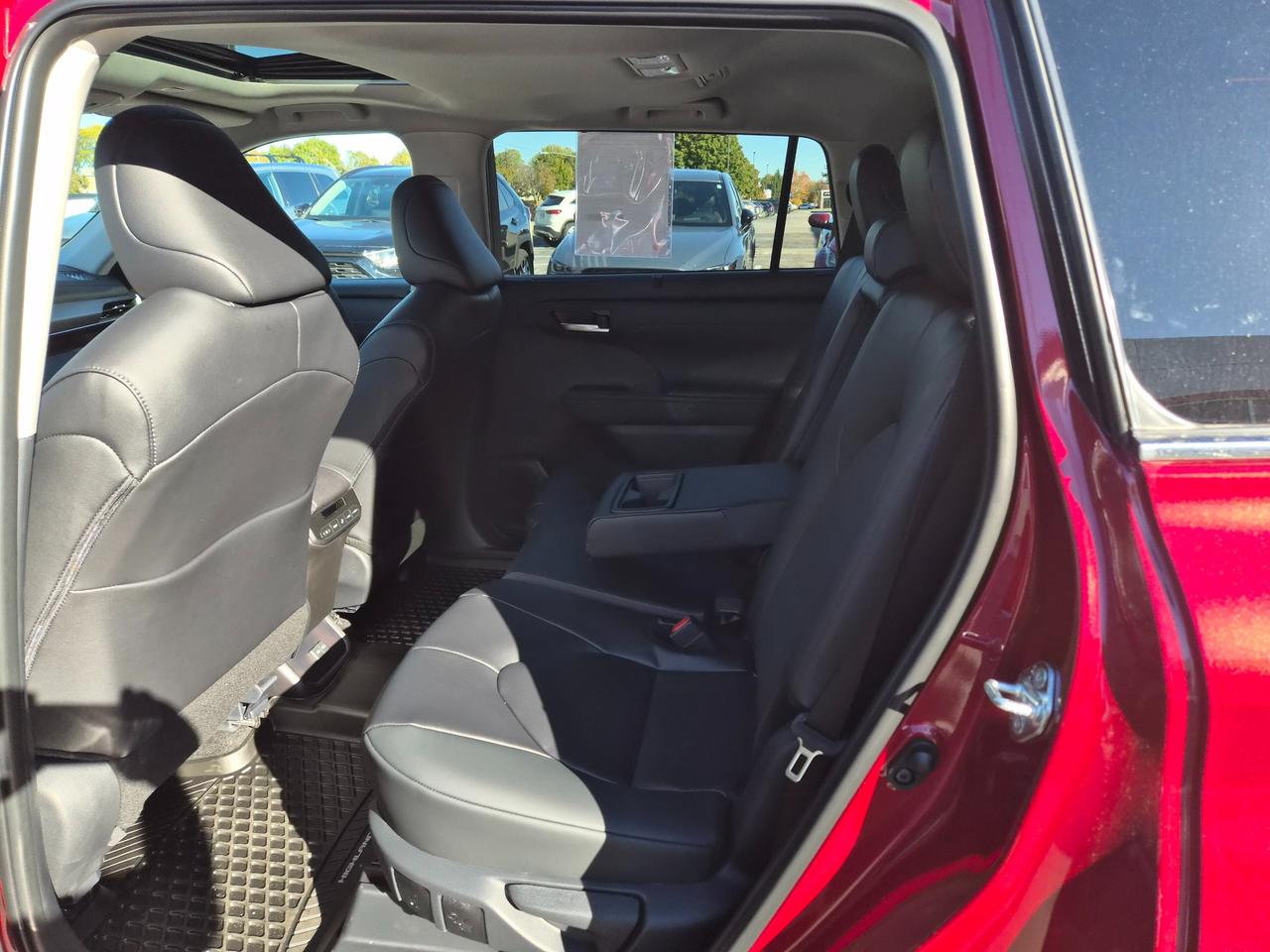 2026 Toyota Highlander XLE 4dr All-wheel Drive Photo