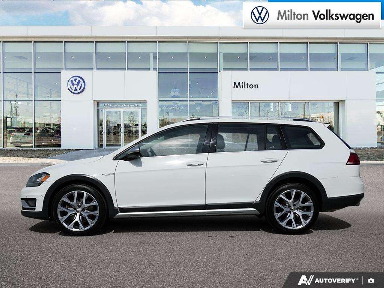 2017 Volkswagen Golf 1.8T DSG 6sp at w/Tip 4MOTION Photo2