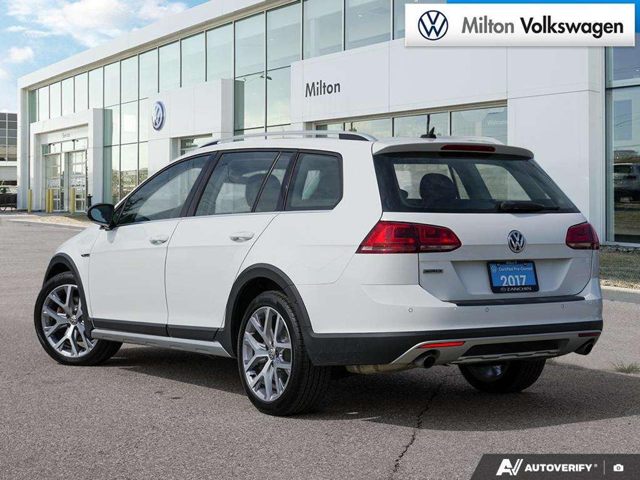2017 Volkswagen Golf 1.8T DSG 6sp at w/Tip 4MOTION Photo3