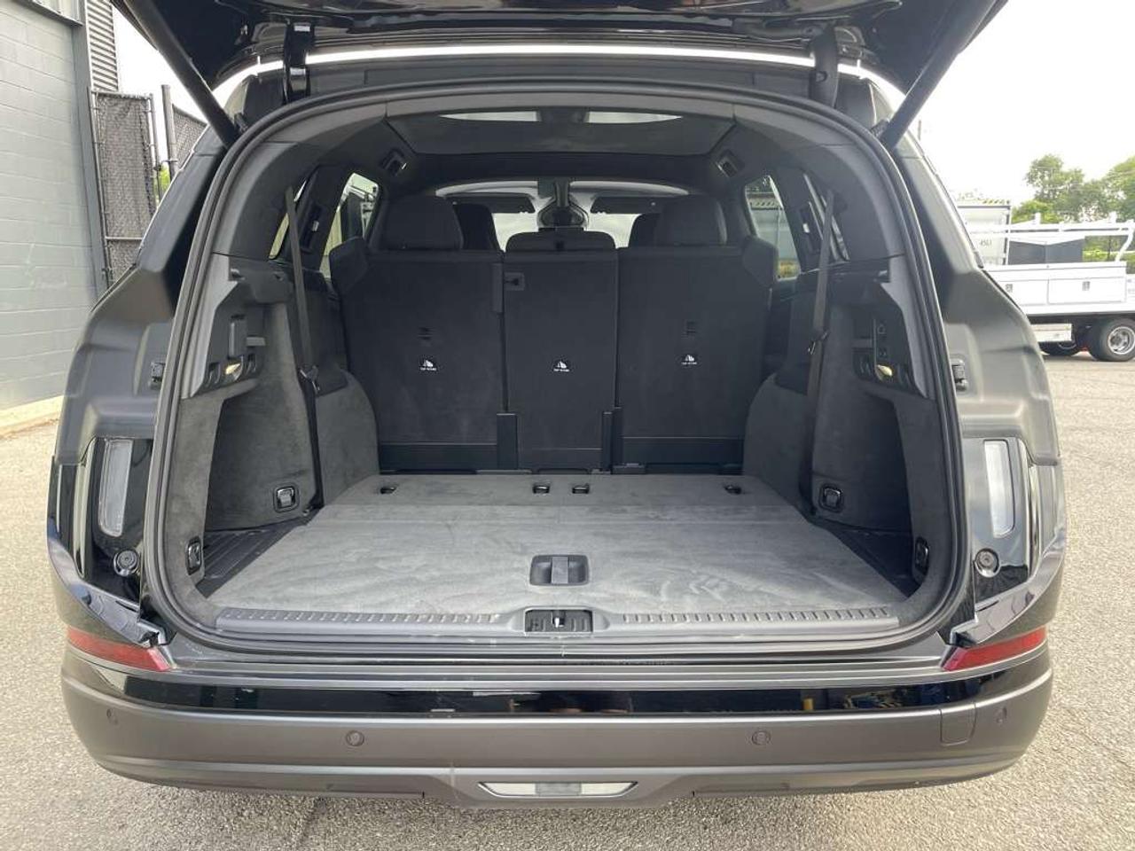 2026 Lucid Gravity Grand Touring   700+ KM of EPA Range! NO LUX TAX! Photo