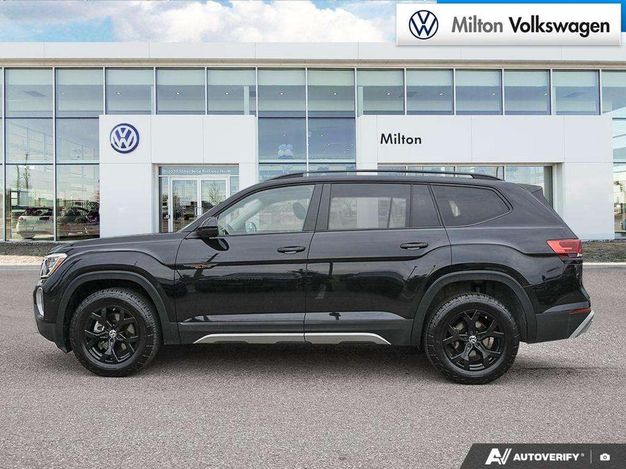 2024 Volkswagen Atlas Peak Edition 2.0 TSI 4MOTION Photo2