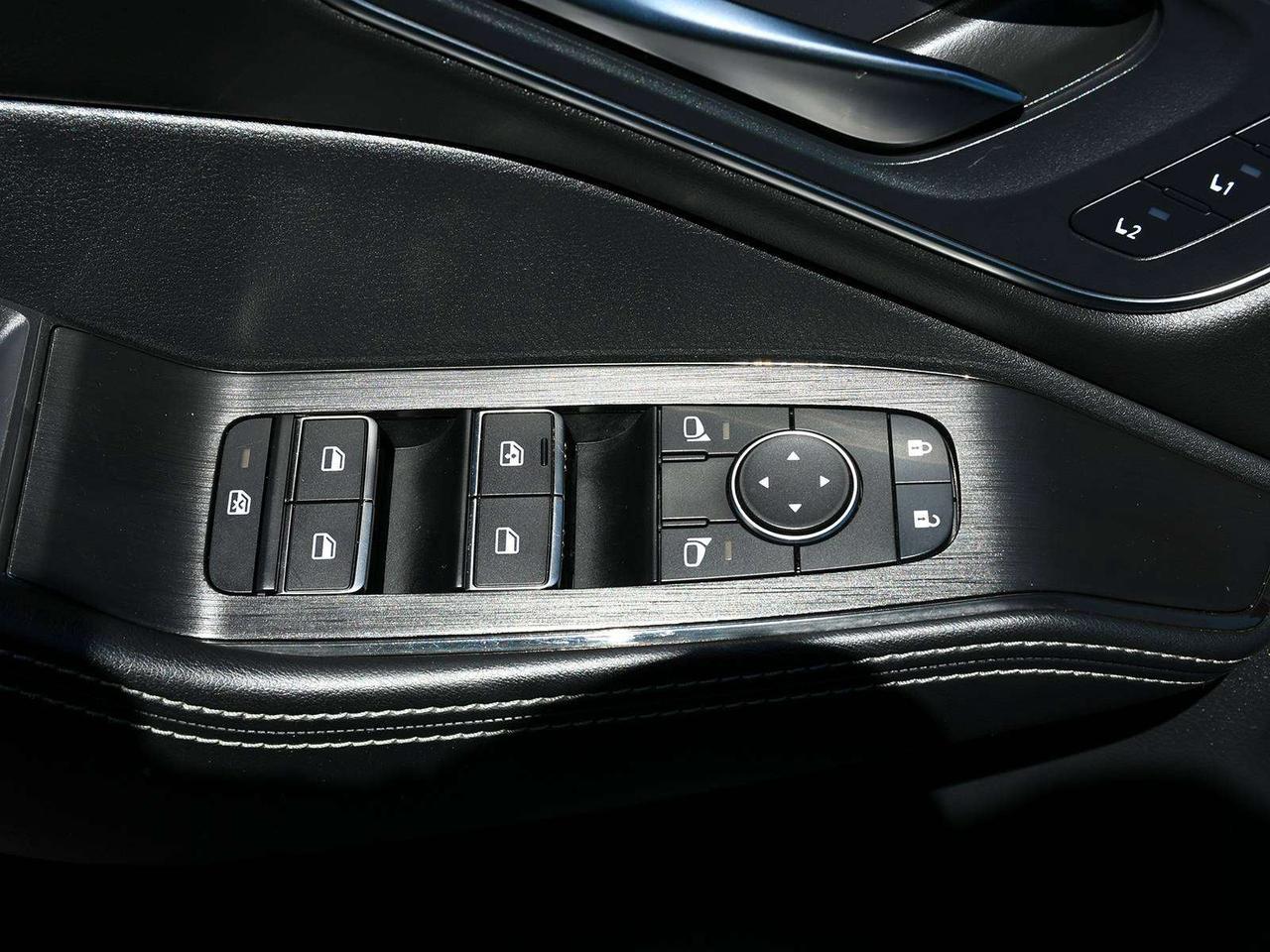 2024 Nissan Rogue Platinum  - Certified - HUD Photo