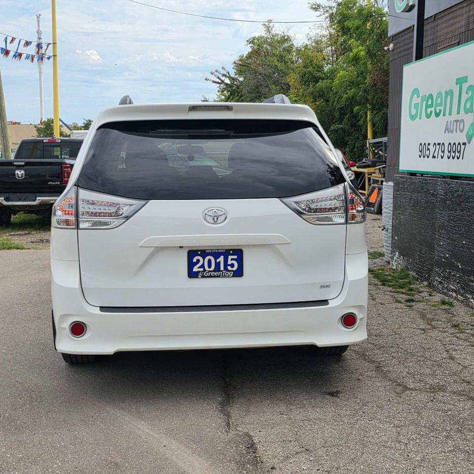 2015 Toyota Sienna 5DR SE 8-PASS FWD Photo