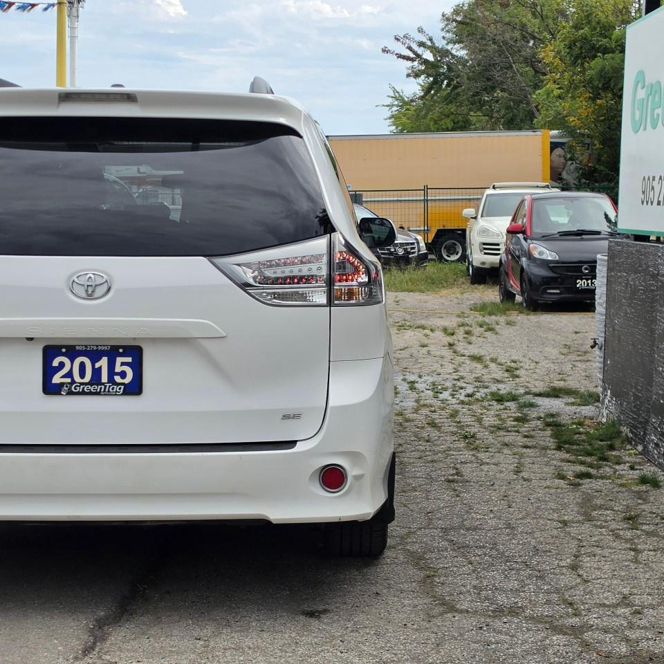 2015 Toyota Sienna 5DR SE 8-PASS FWD Photo