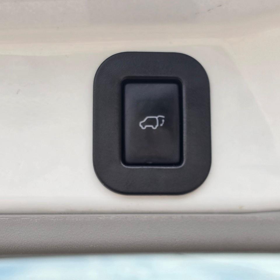 2015 Toyota Sienna 5DR SE 8-PASS FWD Photo