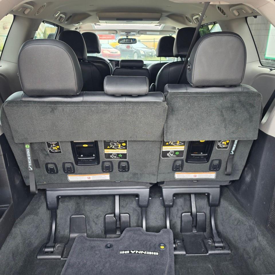 2015 Toyota Sienna 5DR SE 8-PASS FWD Photo