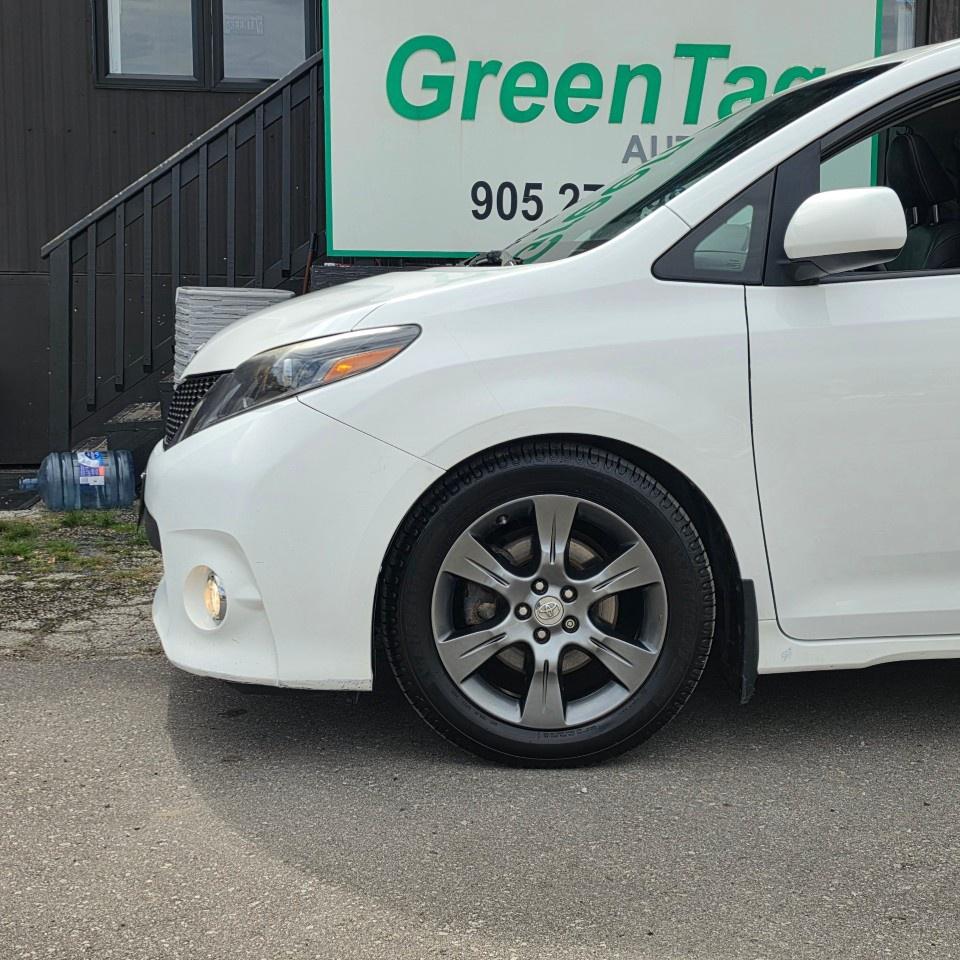 2015 Toyota Sienna 5DR SE 8-PASS FWD Photo