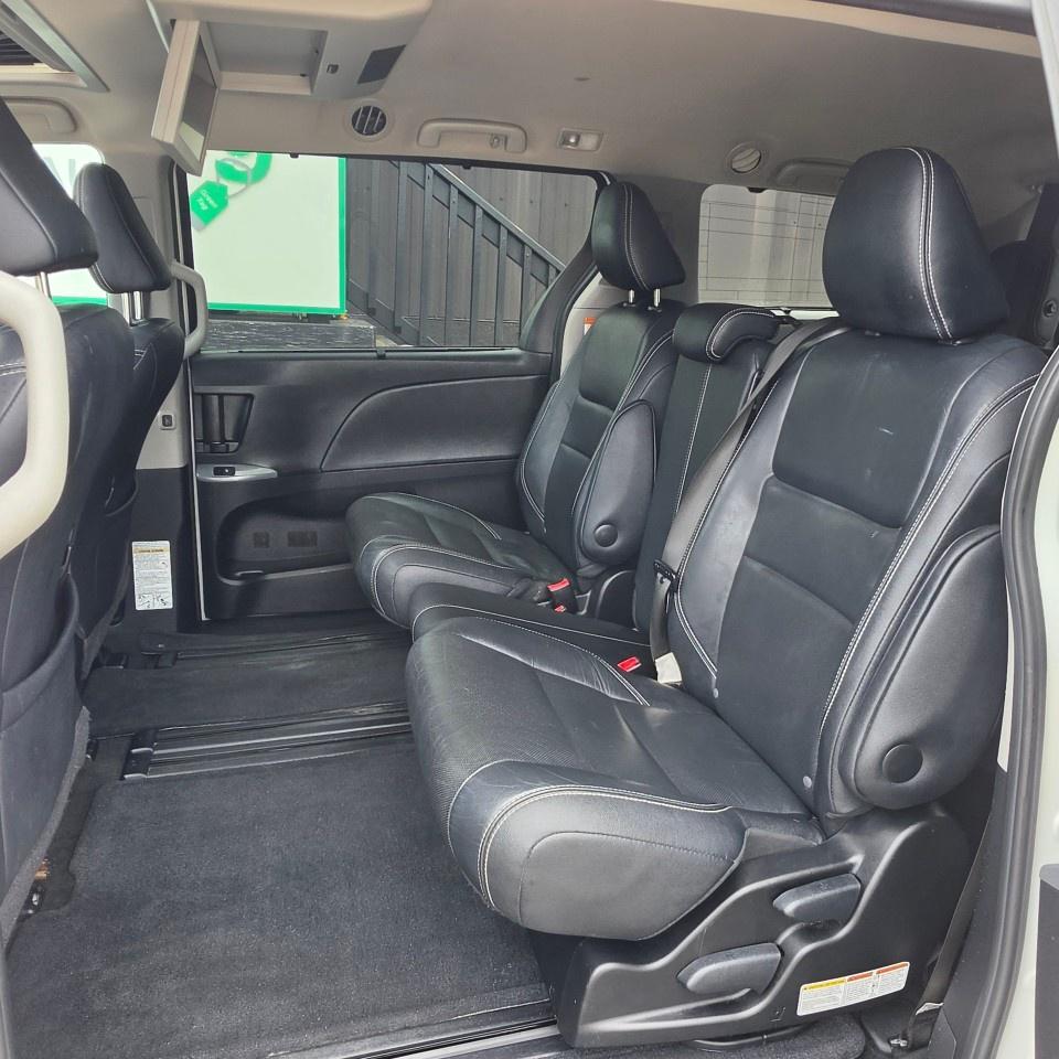 2015 Toyota Sienna 5DR SE 8-PASS FWD Photo