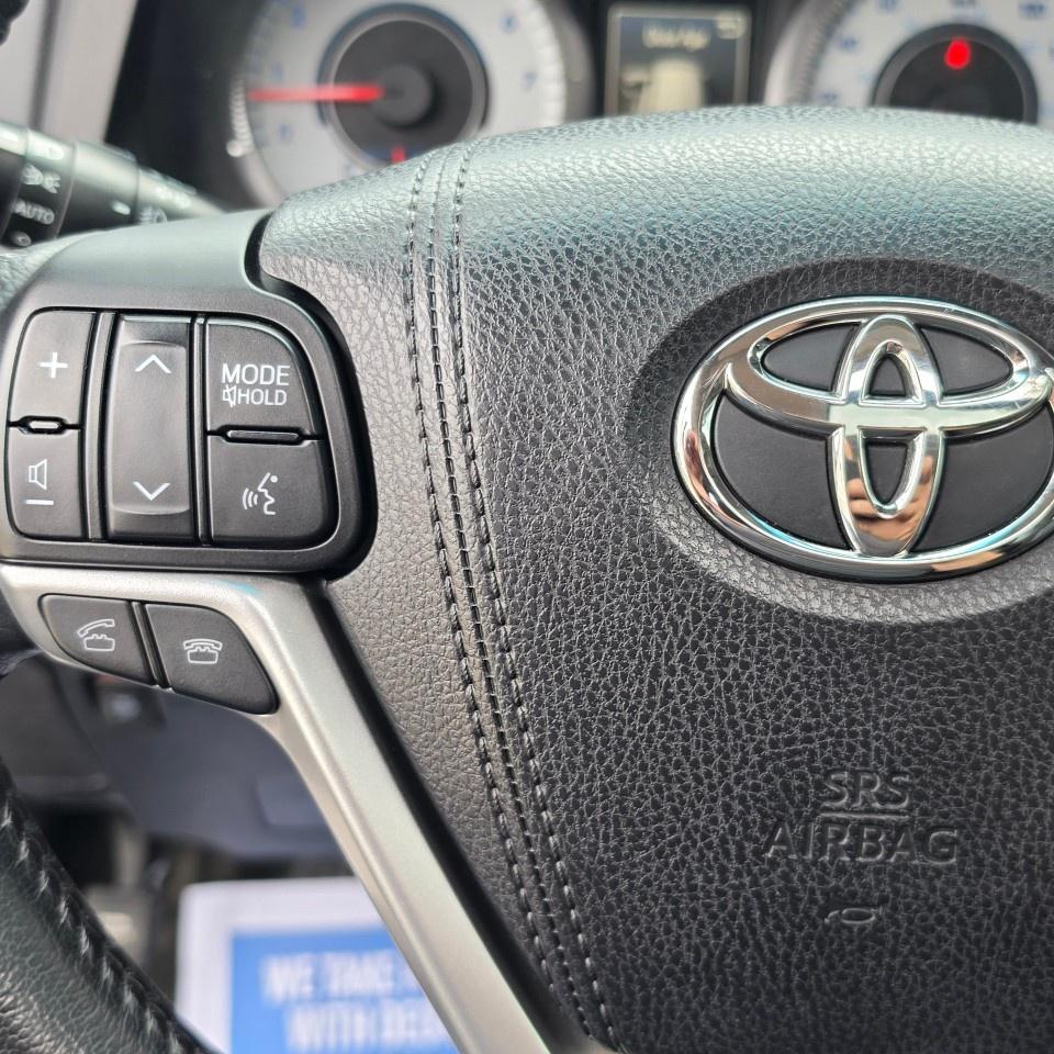 2015 Toyota Sienna 5DR SE 8-PASS FWD Photo