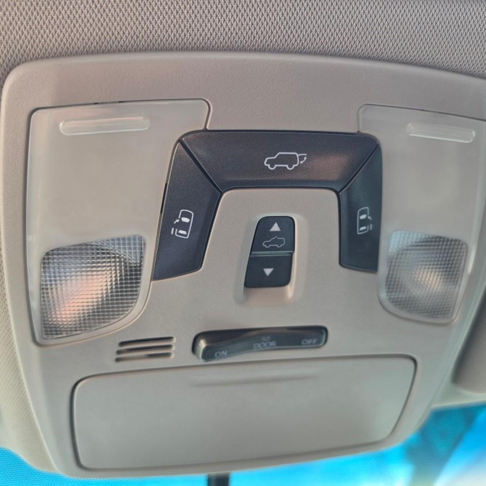 2015 Toyota Sienna 5DR SE 8-PASS FWD Photo
