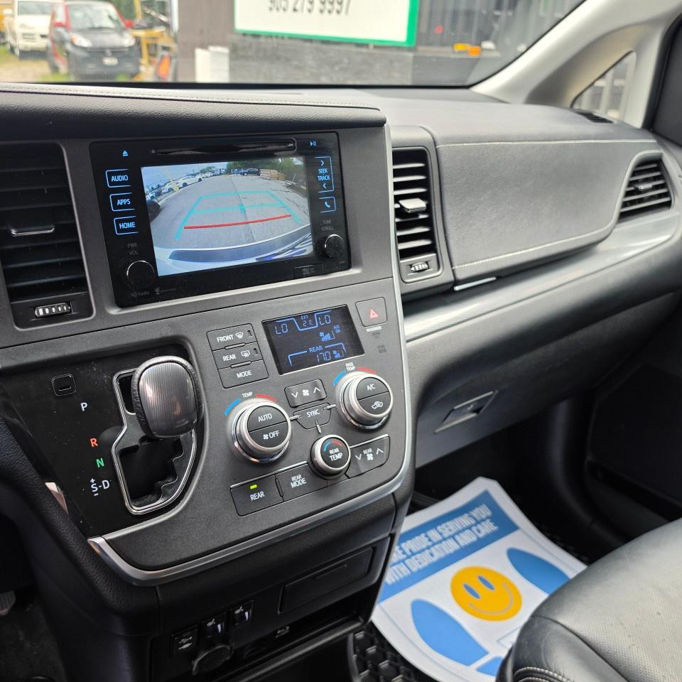 2015 Toyota Sienna 5DR SE 8-PASS FWD Photo