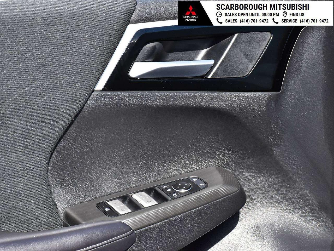 2024 Mitsubishi Outlander SE, sunroof, blue tooth, blind spot, rear camera Photo
