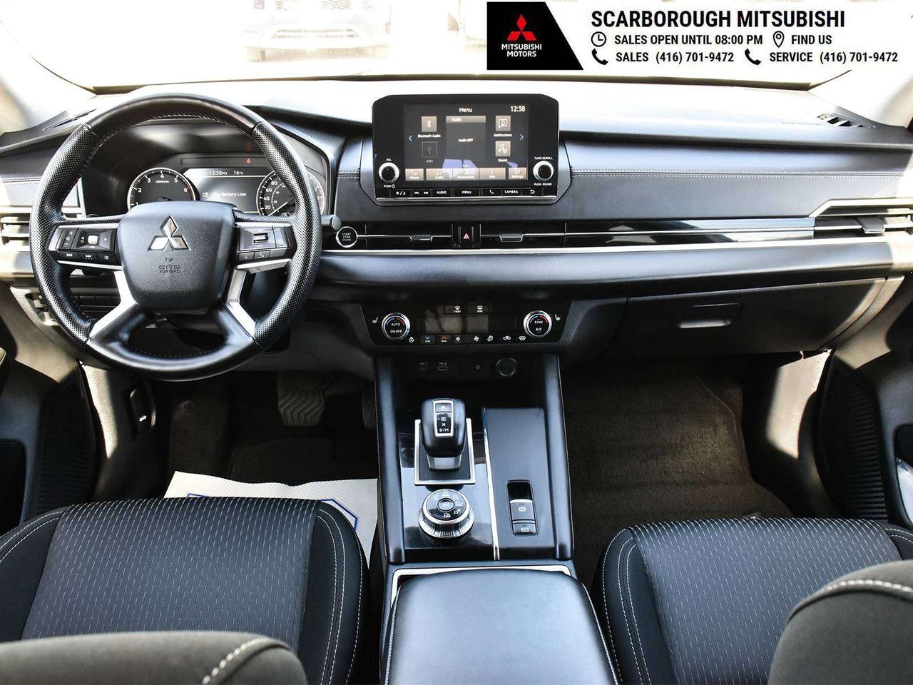 2024 Mitsubishi Outlander SE, sunroof, blue tooth, blind spot, rear camera Photo
