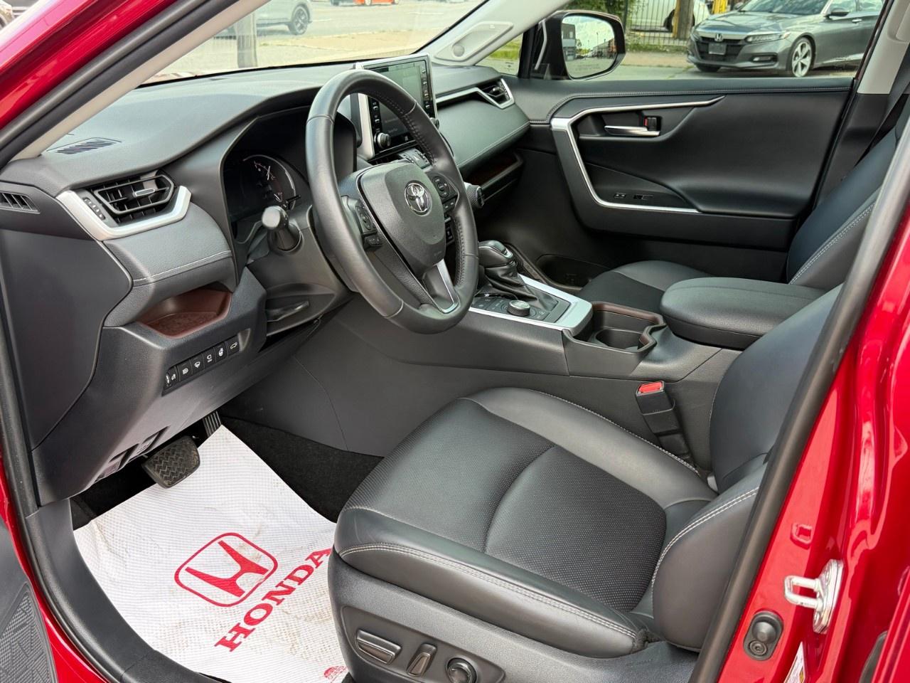2019 Toyota RAV4 AWD LIMITED Photo