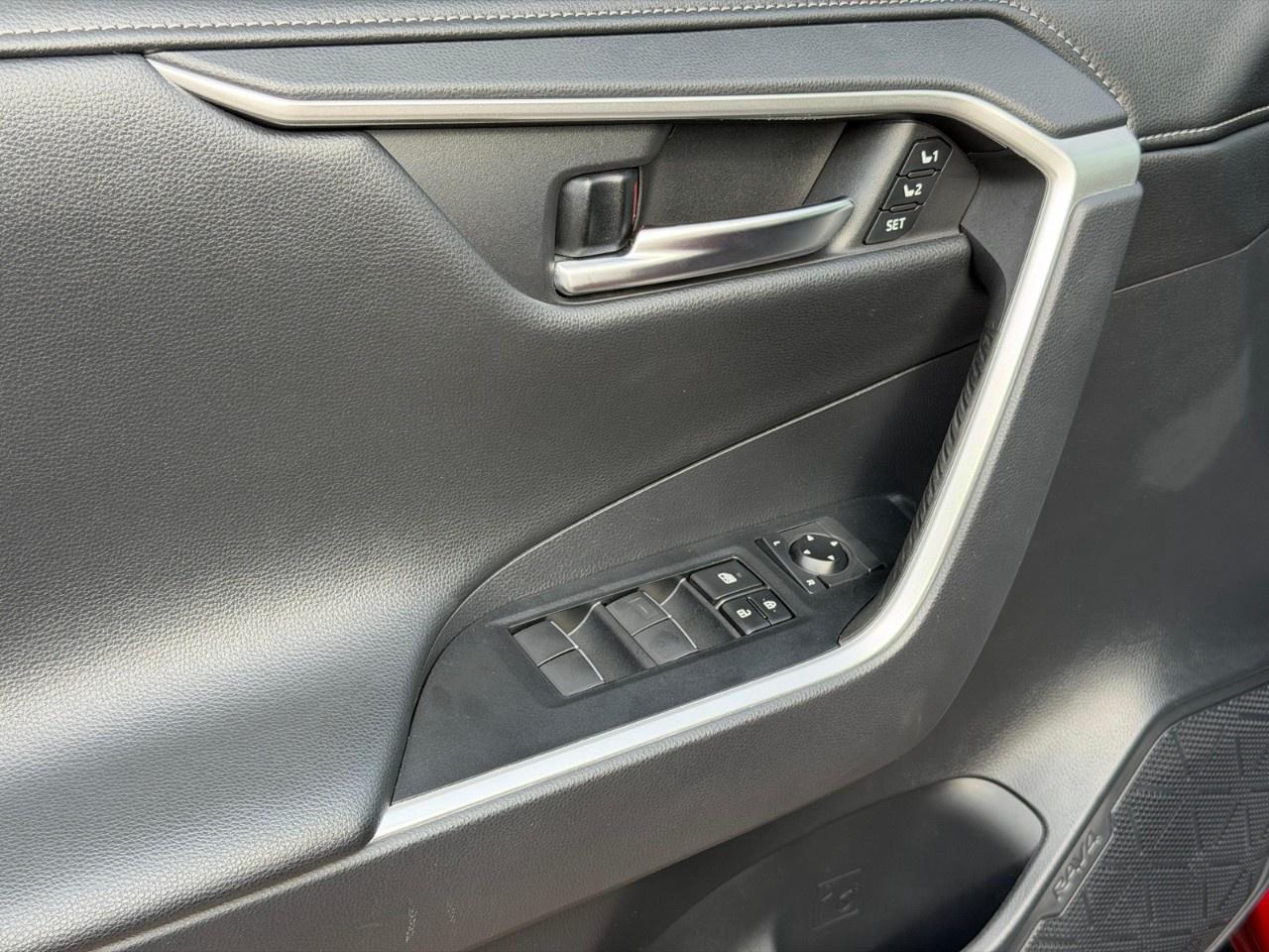 2019 Toyota RAV4 AWD LIMITED Photo