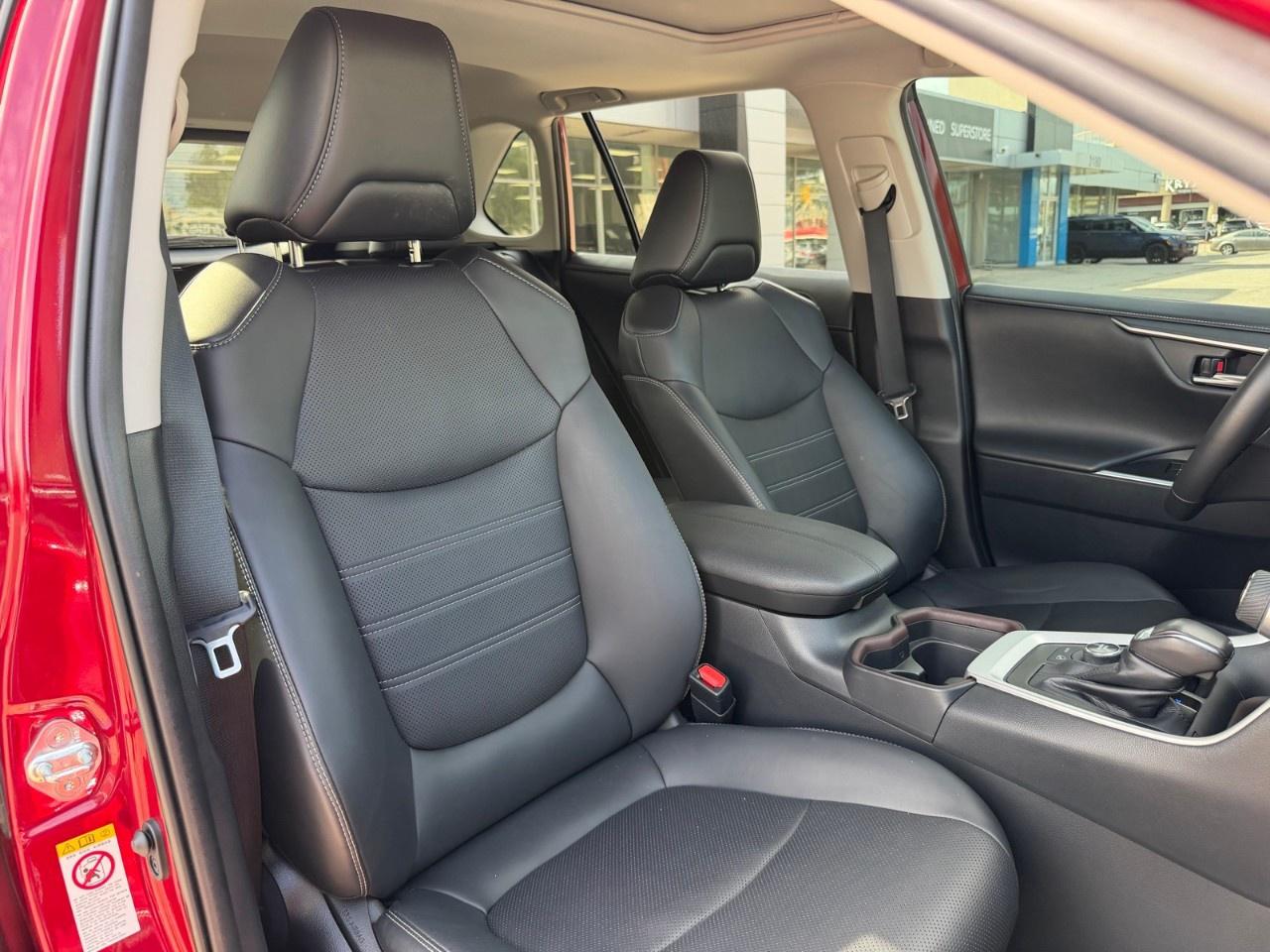 2019 Toyota RAV4 AWD LIMITED Photo
