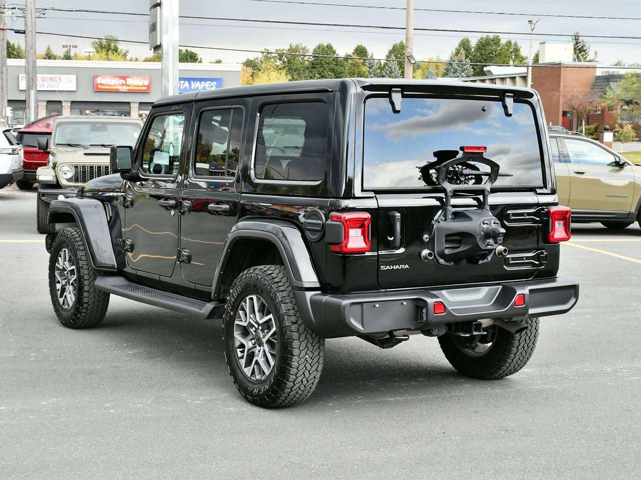 2025 Jeep Wrangler Sahara Photo4