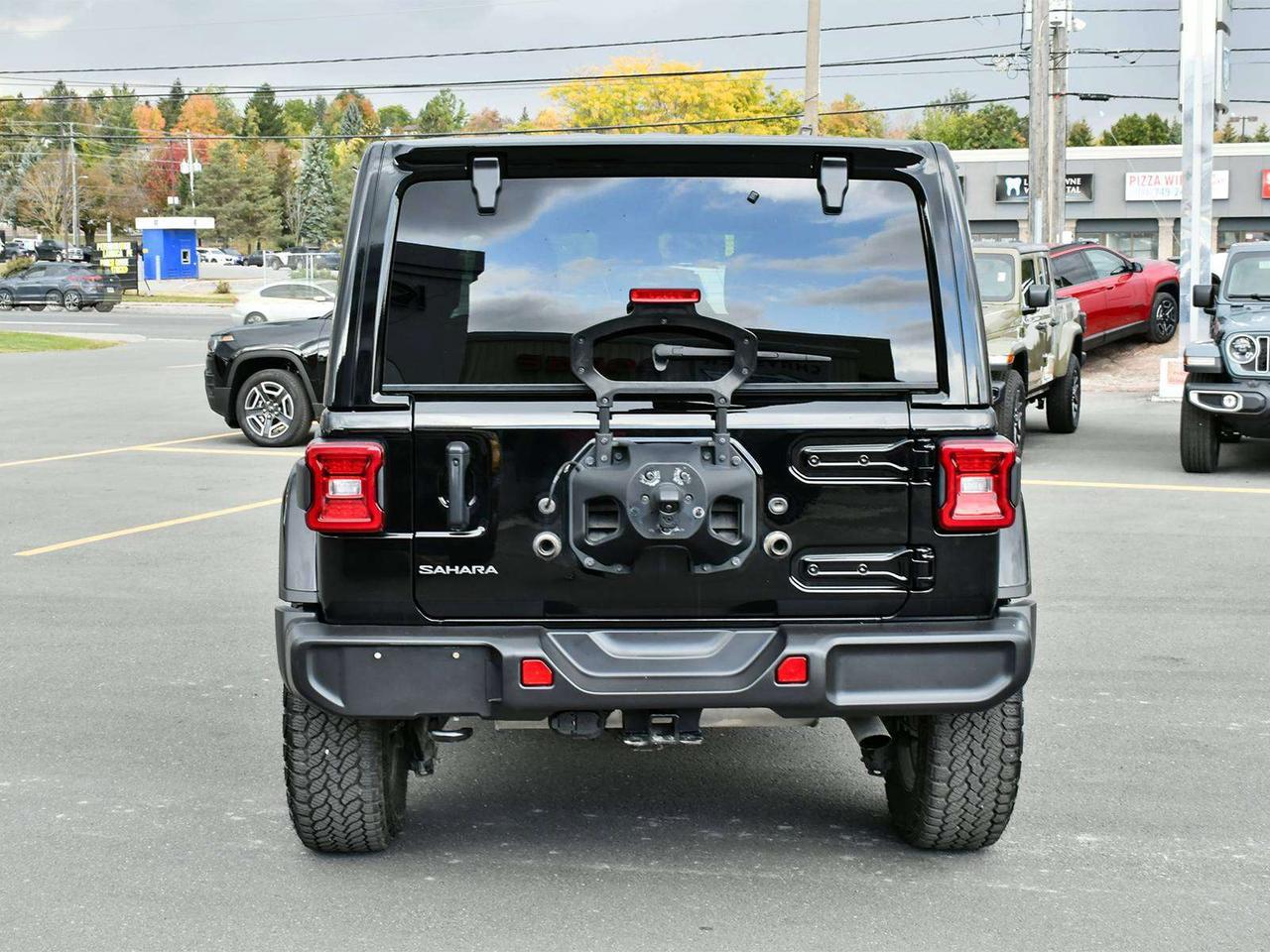 2025 Jeep Wrangler Sahara Photo
