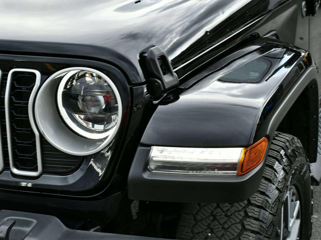 2025 Jeep Wrangler Sahara Photo