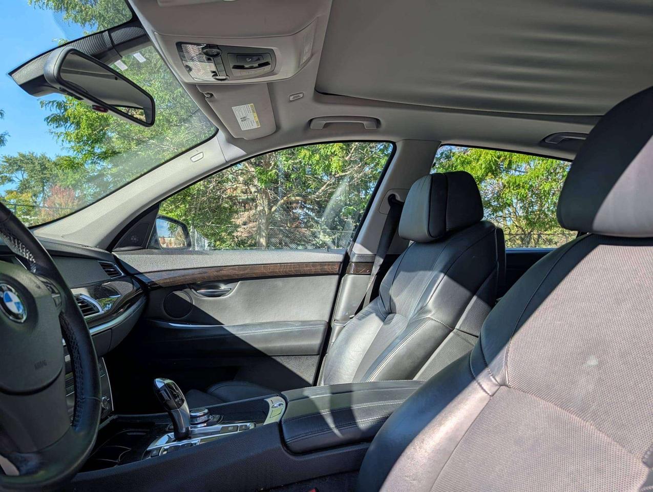 2011 BMW 5 Series xDrive Photo