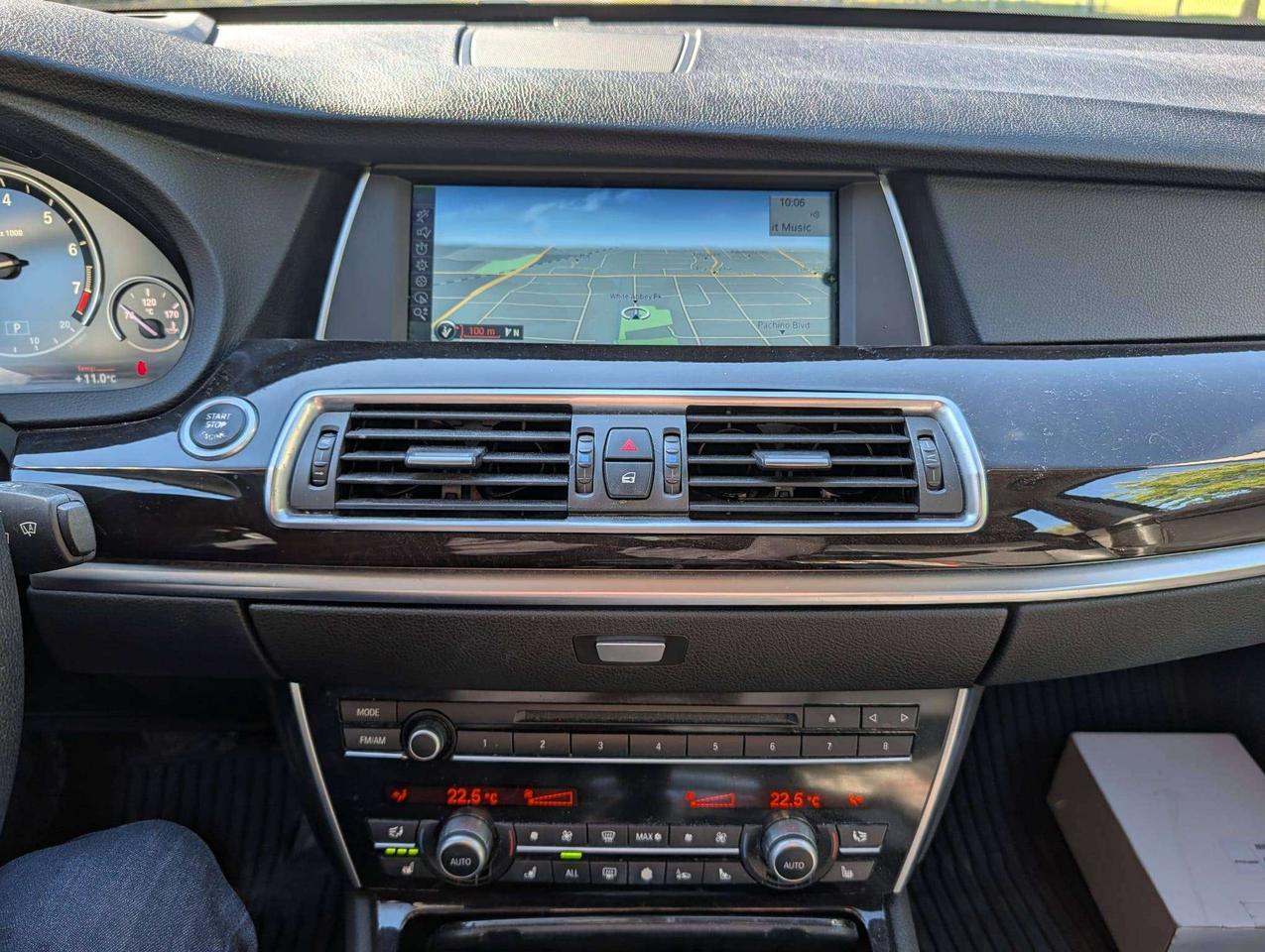 2011 BMW 5 Series xDrive Photo