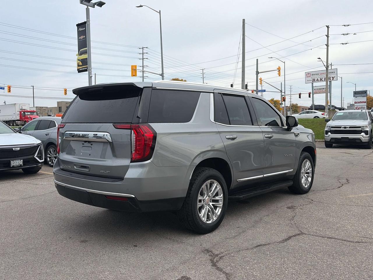 2023 GMC Yukon SLT Premium Package Photo4