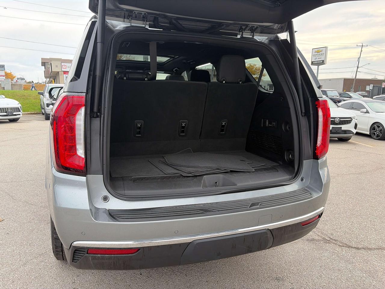 2023 GMC Yukon SLT Premium Package Photo