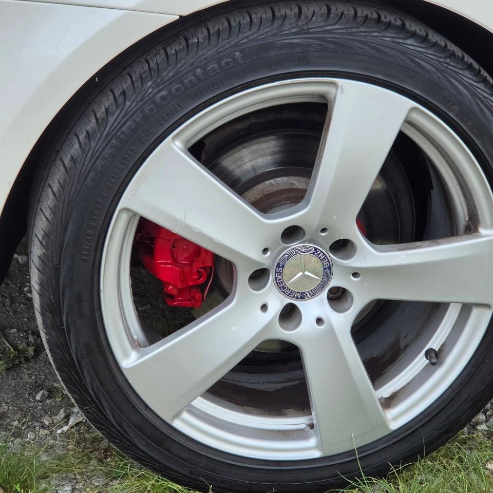 2013 Mercedes-Benz E-Class E 300 4MATIC Sedan Photo