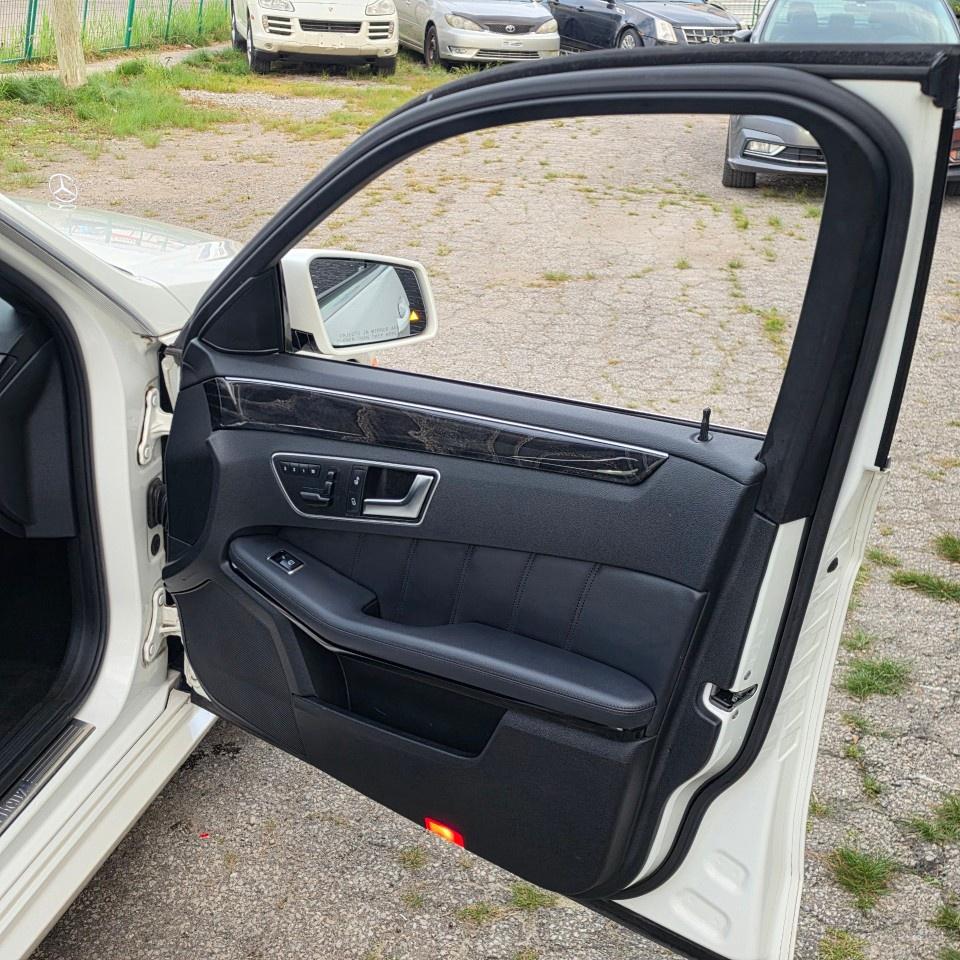 2013 Mercedes-Benz E-Class E 300 4MATIC Sedan Photo