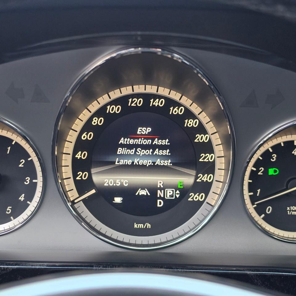 2013 Mercedes-Benz E-Class E 300 4MATIC Sedan Photo